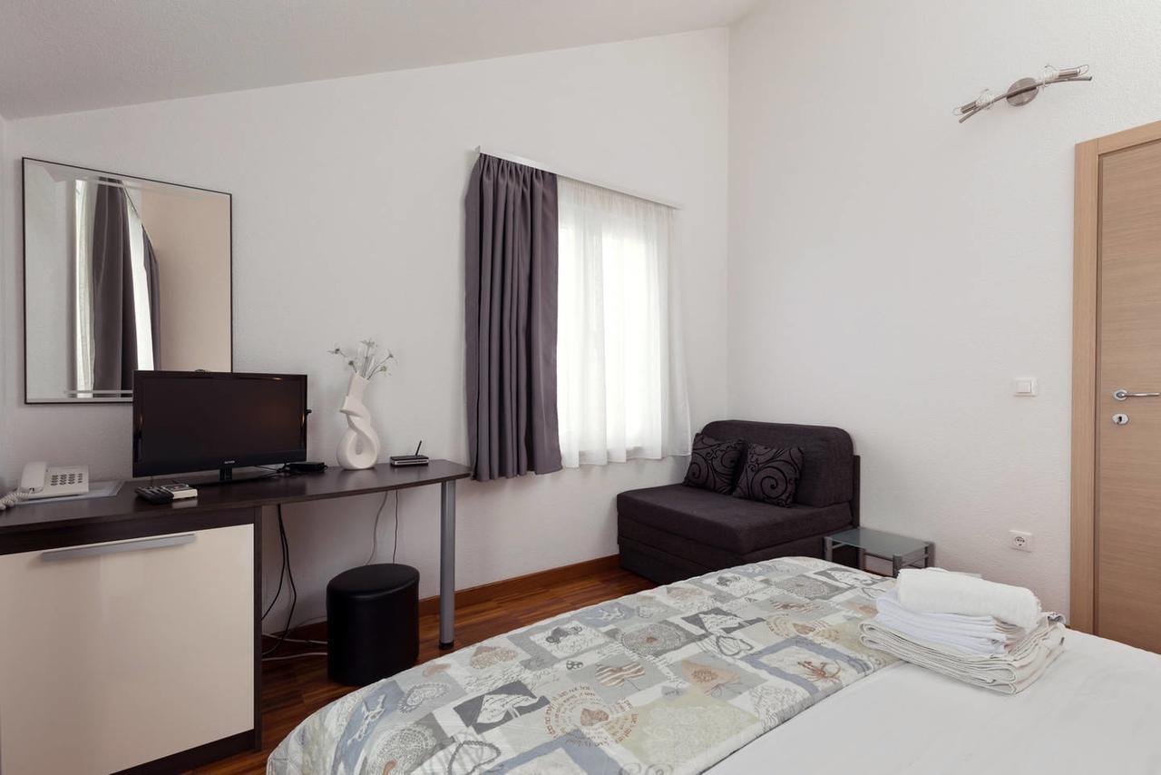 Apartments & Rooms Villa Maslina Trogir Exterior photo