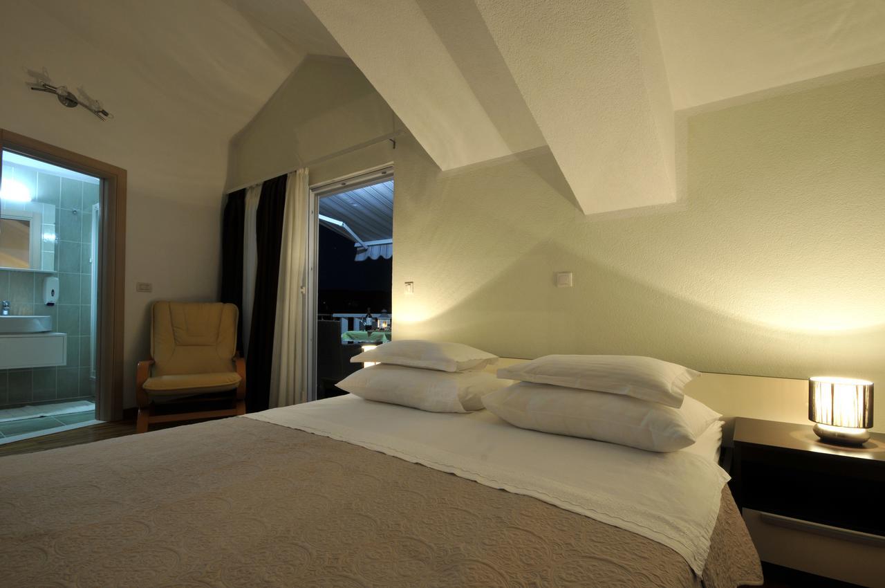 Apartments & Rooms Villa Maslina Trogir Exterior photo