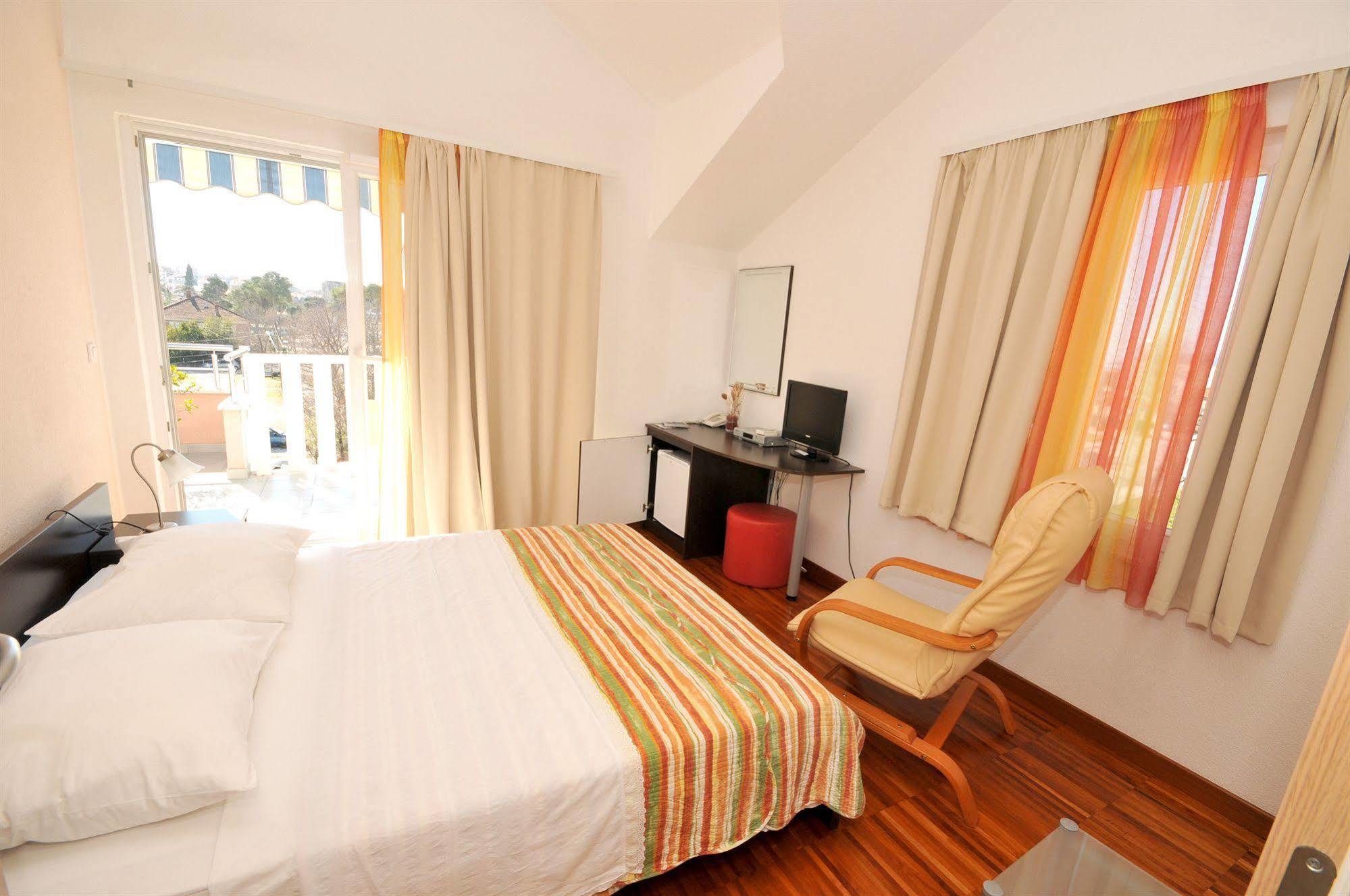 Apartments & Rooms Villa Maslina Trogir Exterior photo