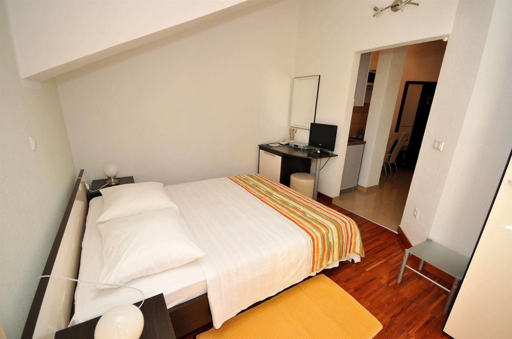 Apartments & Rooms Villa Maslina Trogir Exterior photo